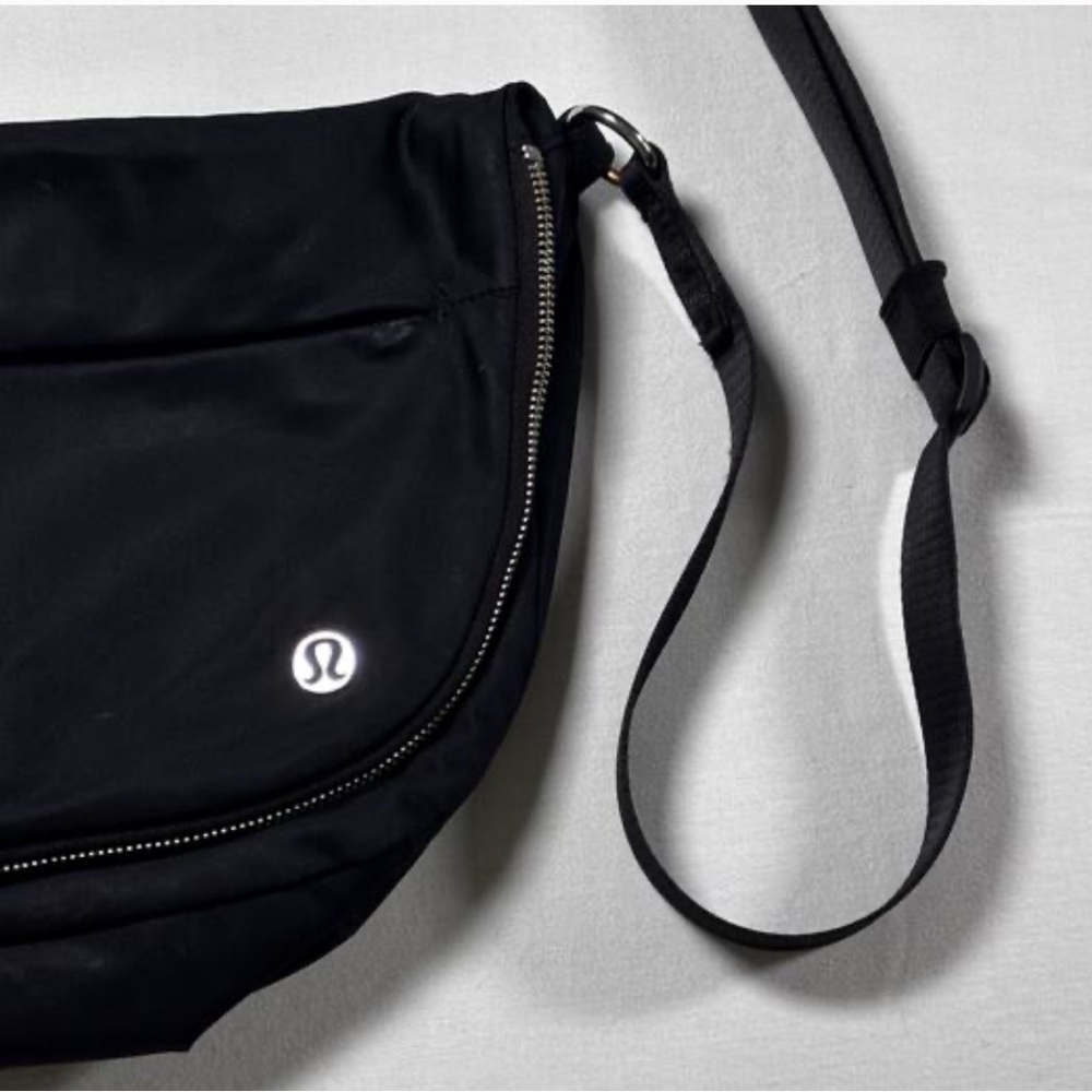 lululemon Everywhere Crossbody Bag Black Silver Metal Hardware Water Repellent - Picture 6 of 15